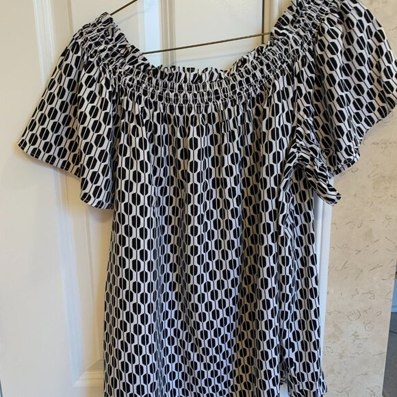 Kate Spade black and white off the shoulder top. Size Small - Picture 4 of 5